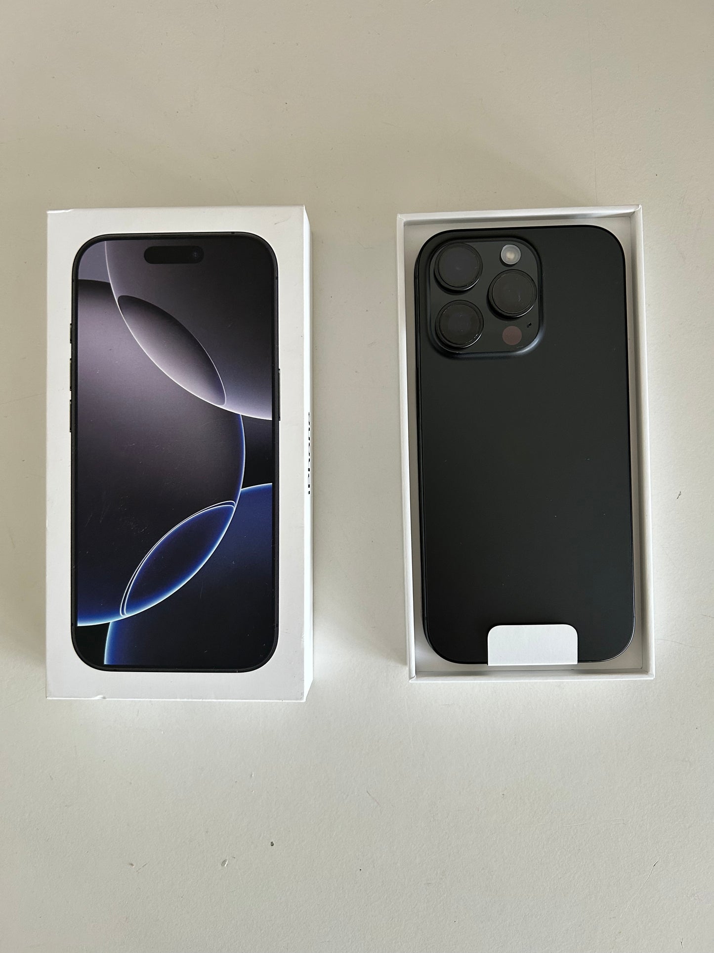 Apple iPhone 16 Pro 512GB Titan Schwarz