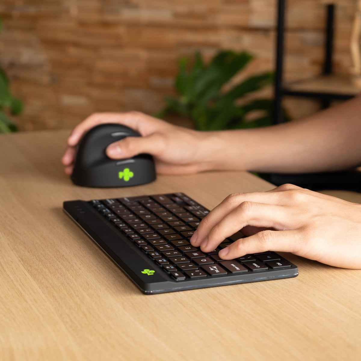 R - Go Ergonomische Tastatur R - Go Compact Break - kompakte Tastatur mit Pausensoftware - QWERTY (IT) - Bluetooth - Schwarz - Mini - Kabellos - Bluetooth - Scherenschalter - QWERTY - Schwarz - Tastatur