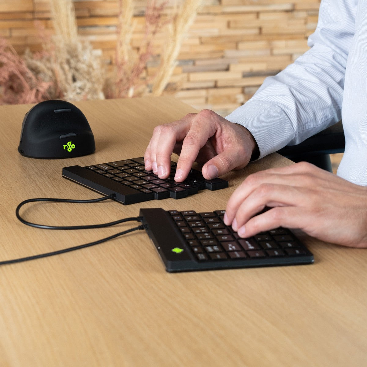 R - Go Ergonomische Tastatur R - Go Split Break v2 mit Pausensoftware - geteilte Tastatur - QWERTY (UK) - Kabelgebunden - Schwarz - Mini - Kabelgebunden - USB - Scherenschalter - QWERTY - Schwarz - Tastatur