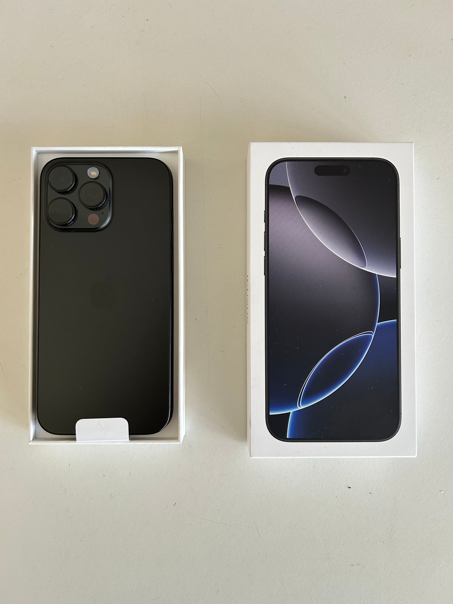 Kundenretoure - Apple iPhone 16 Pro Max 256GB Titan Schwarz