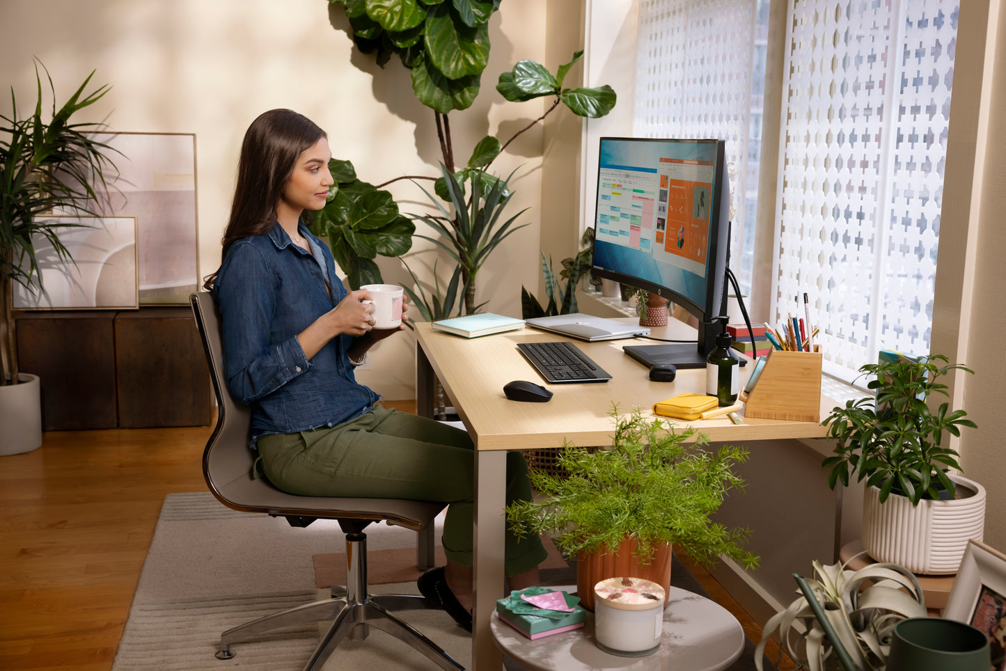 HP P34hcG4 WQHD - USB - C mit Wölbung - 86,4 cm (34") - 3440 x 1440 Pixel - Wide Quad HD - LCD - 5 ms - Schwarz - Monitor