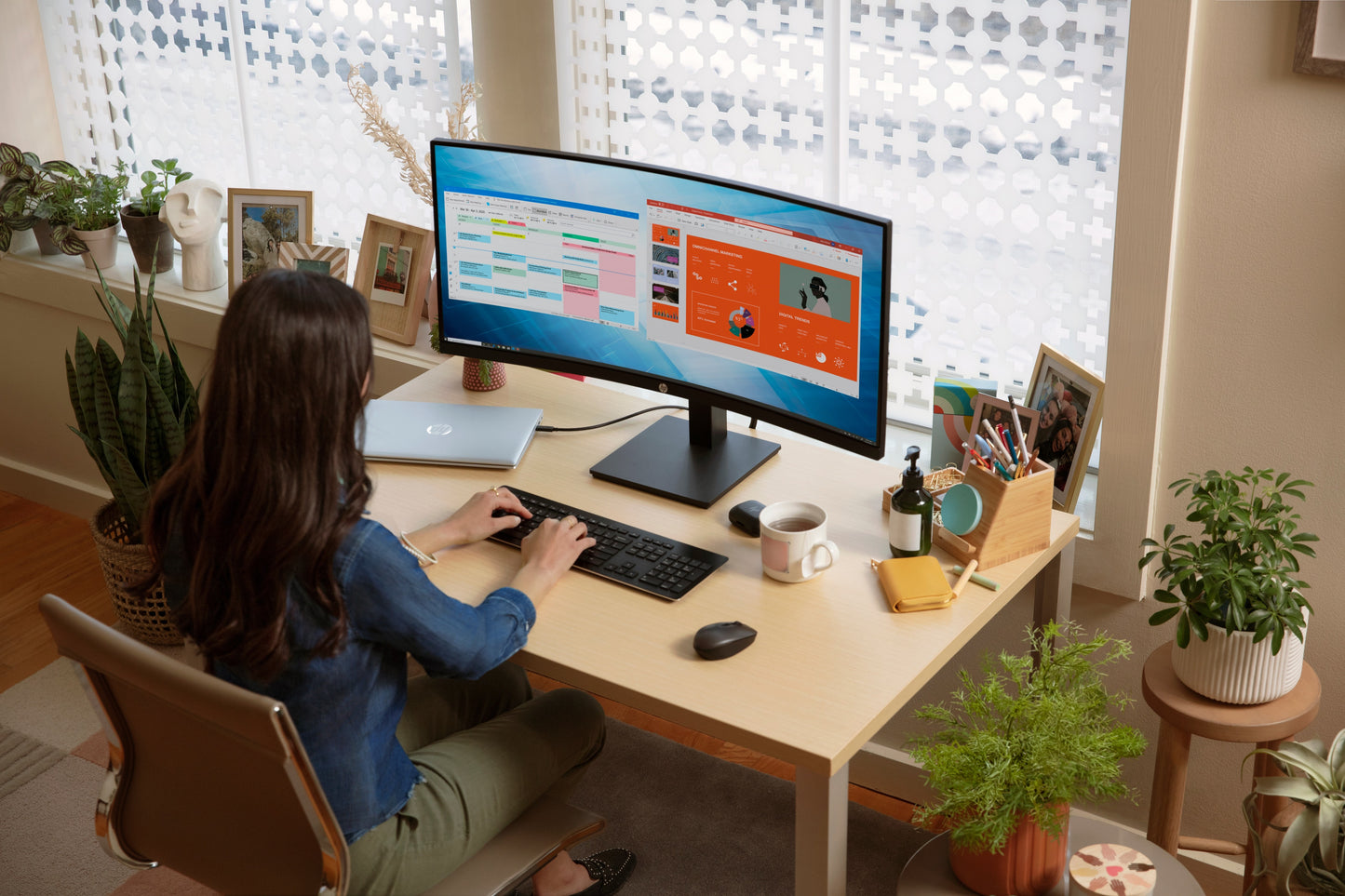 HP P34hcG4 WQHD - USB - C mit Wölbung - 86,4 cm (34") - 3440 x 1440 Pixel - Wide Quad HD - LCD - 5 ms - Schwarz - Monitor