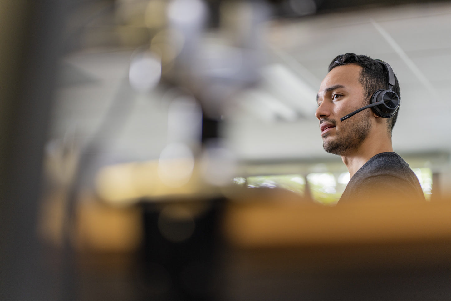 Poly HP Poly Voyager 4310 UC Monaurales Headset +BT700 USB - A Adapter +Ladestation - Kabellos - Büro/Callcenter - 20 - 20000 Hz - 122 g - Kopfhörer - Schwarz - Headset