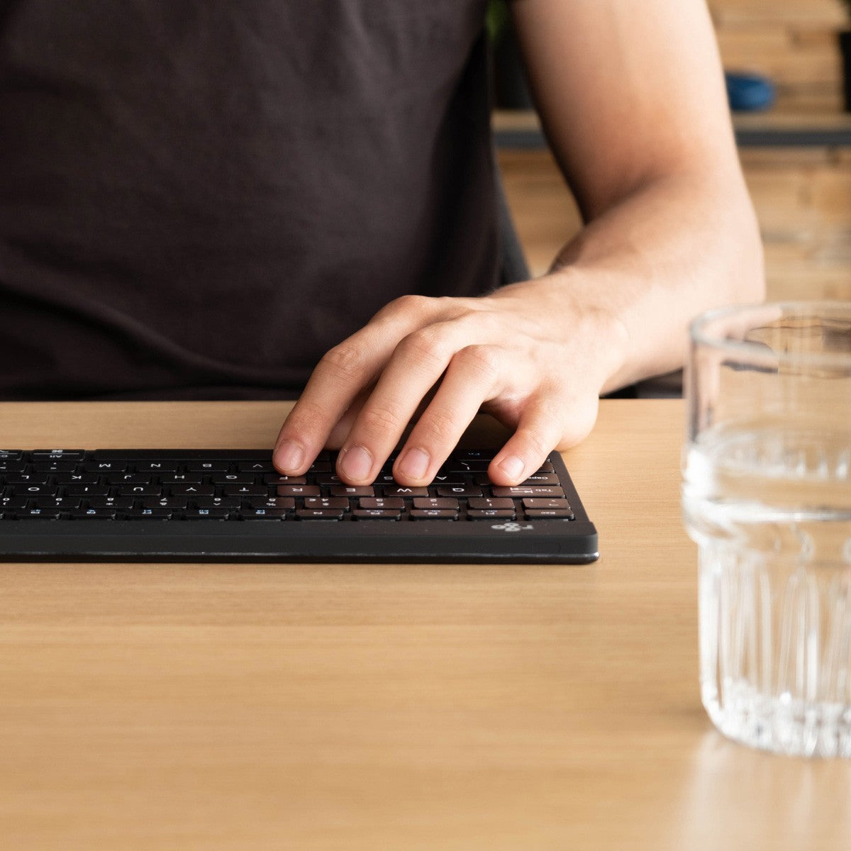 R - Go Ergonomische Tastatur R - Go Compact Break - kompakte Tastatur mit Pausensoftware - QWERTY (IT) - Bluetooth - Schwarz - Mini - Kabellos - Bluetooth - Scherenschalter - QWERTY - Schwarz - Tastatur