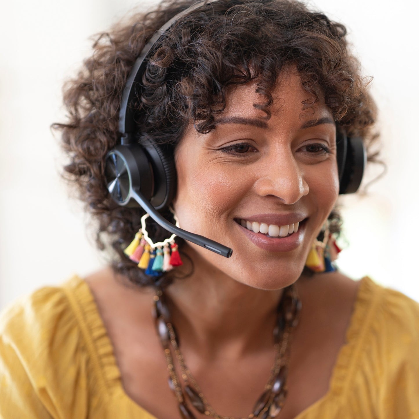 Poly HP Poly Voyager 4320 UC Stereo USB - A Headset +BT700 USB - A Adapter +Ladestation - Kabellos - Anrufe/Musik - 20 - 20000 Hz - 162 g - Kopfhörer - Schwarz - Headset